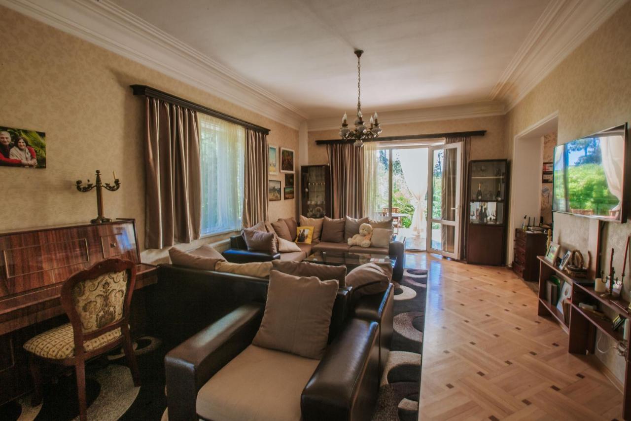 Neli & Zaal Guest House 텔라비 외부 사진